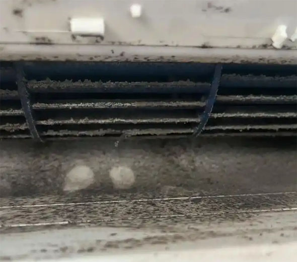 克山空调吹的风有股烧焦味是怎么回事